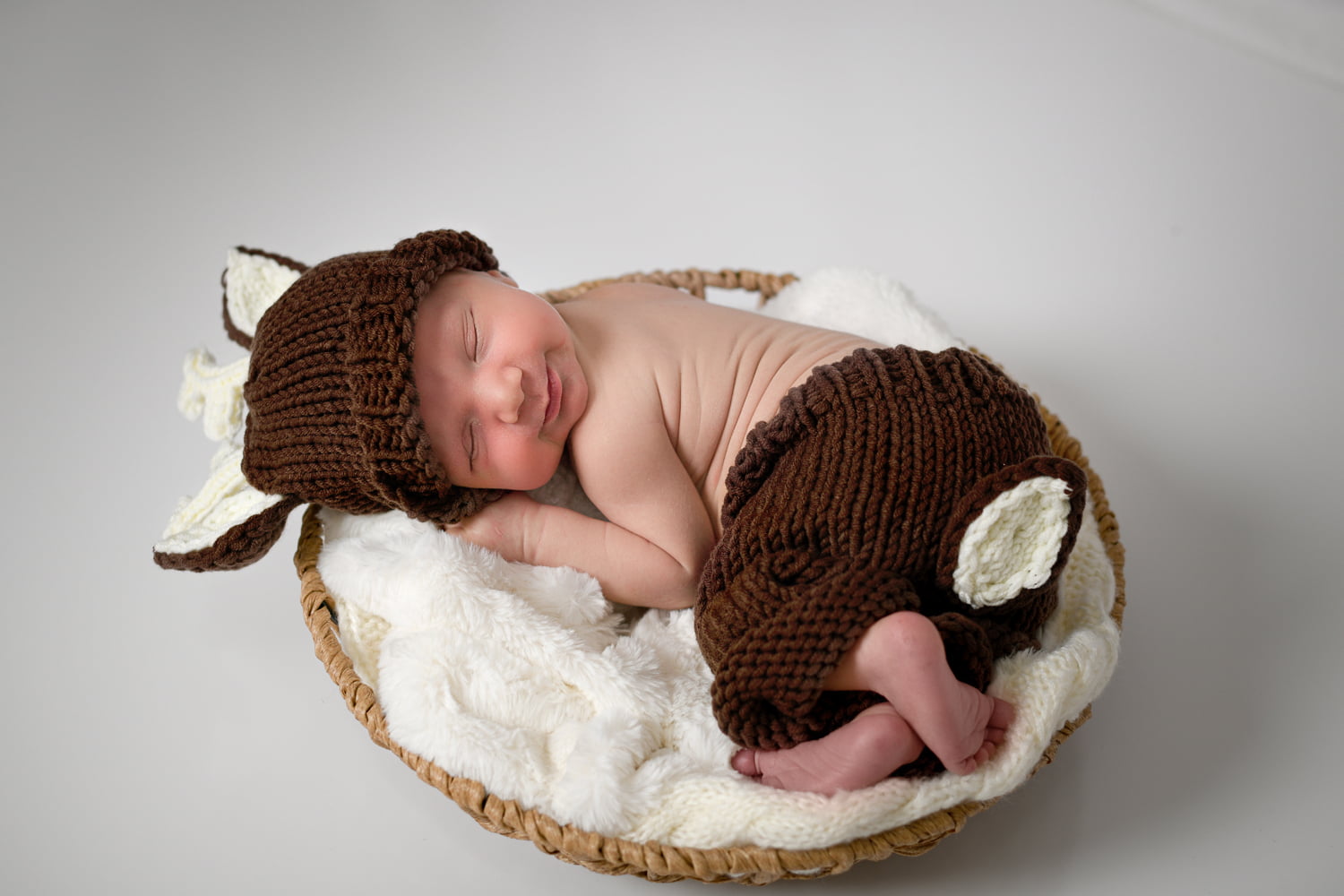 Newborn photo taken by Lisa Rowland Photography in Trenton, Florida