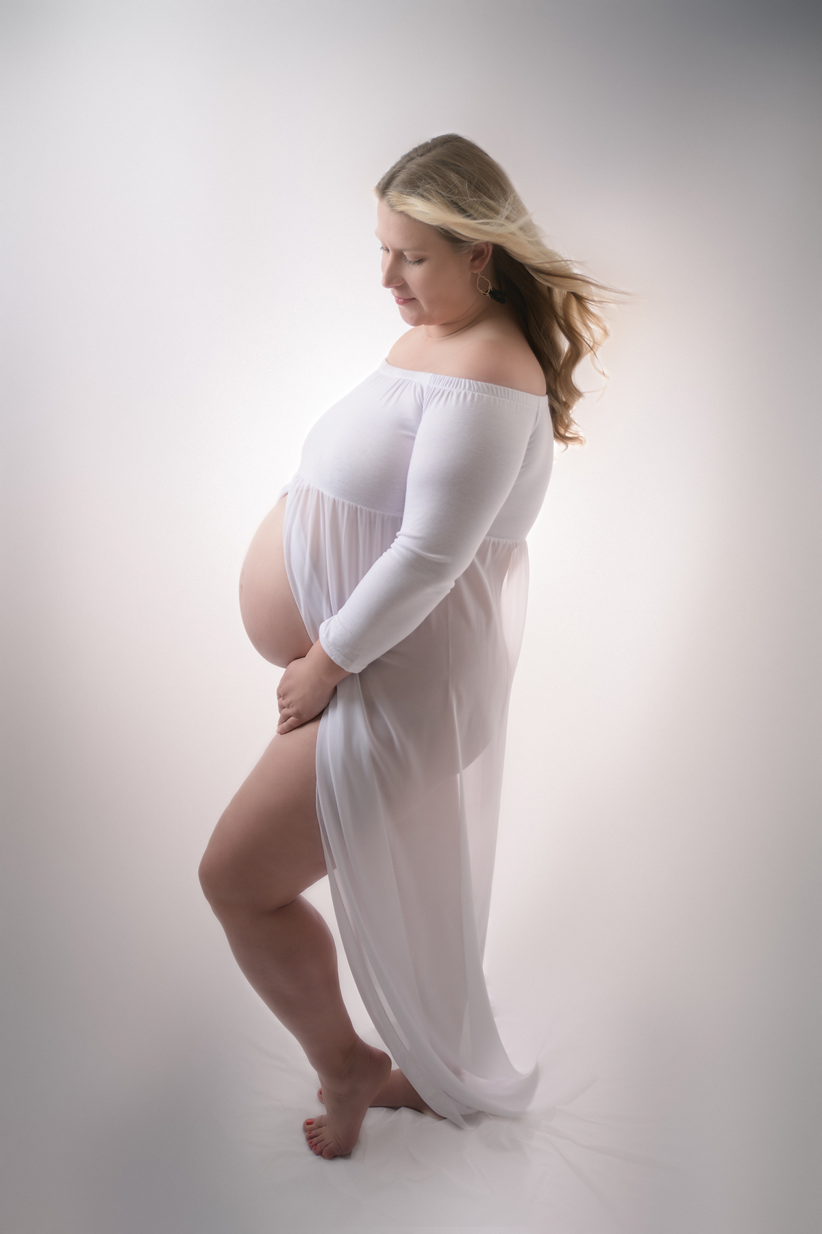 Maternity by Lisa Rowland in Studio