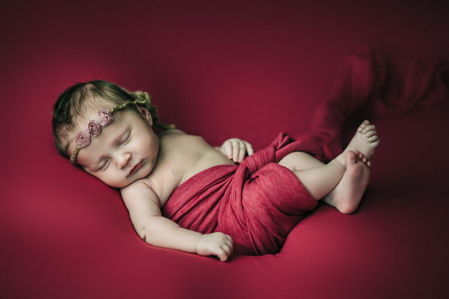 Newborn photo in studio by Lisa Rowland