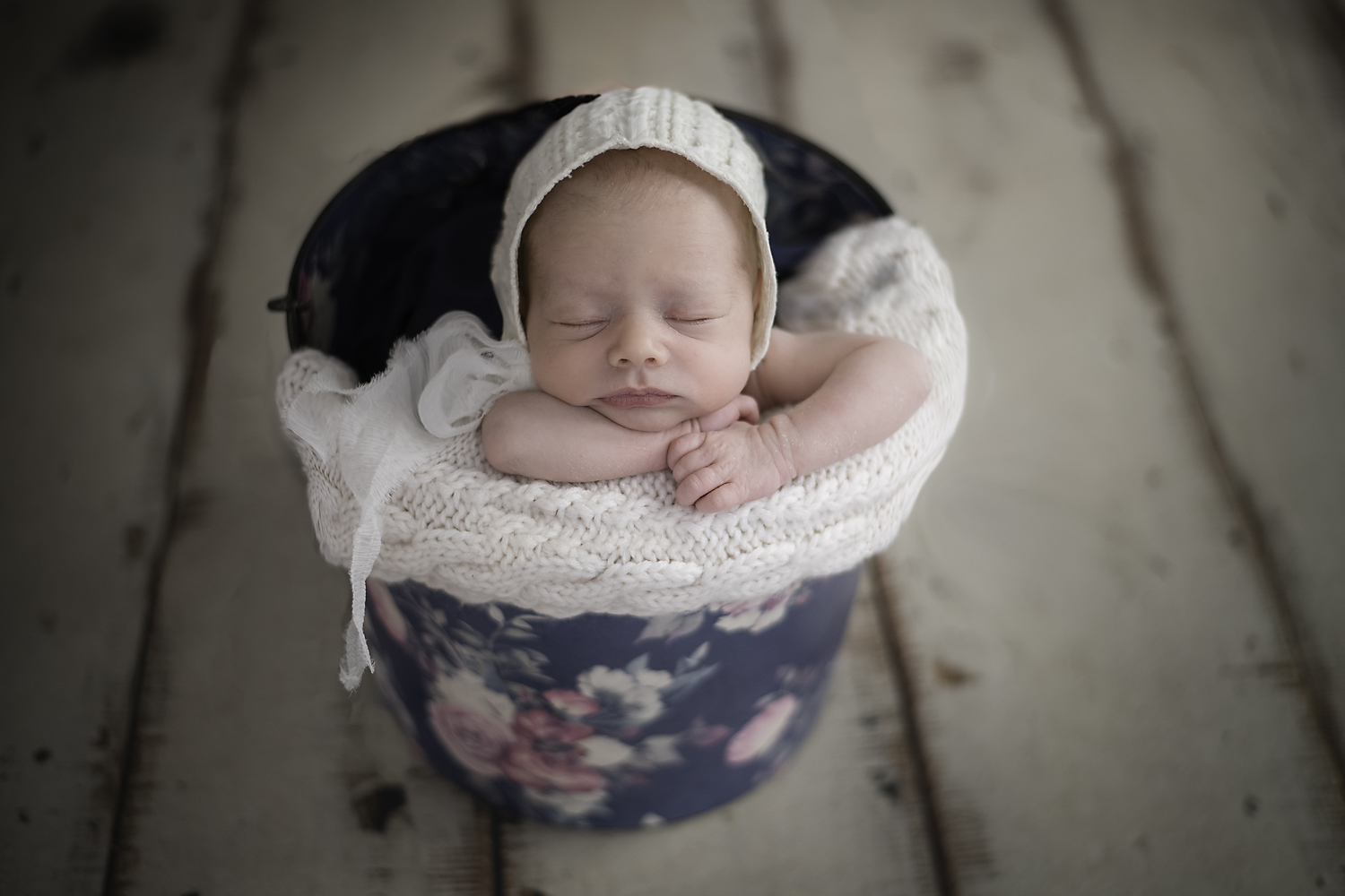 Newborn photography by Lisa Rowland at Perfect-Photos in Studio