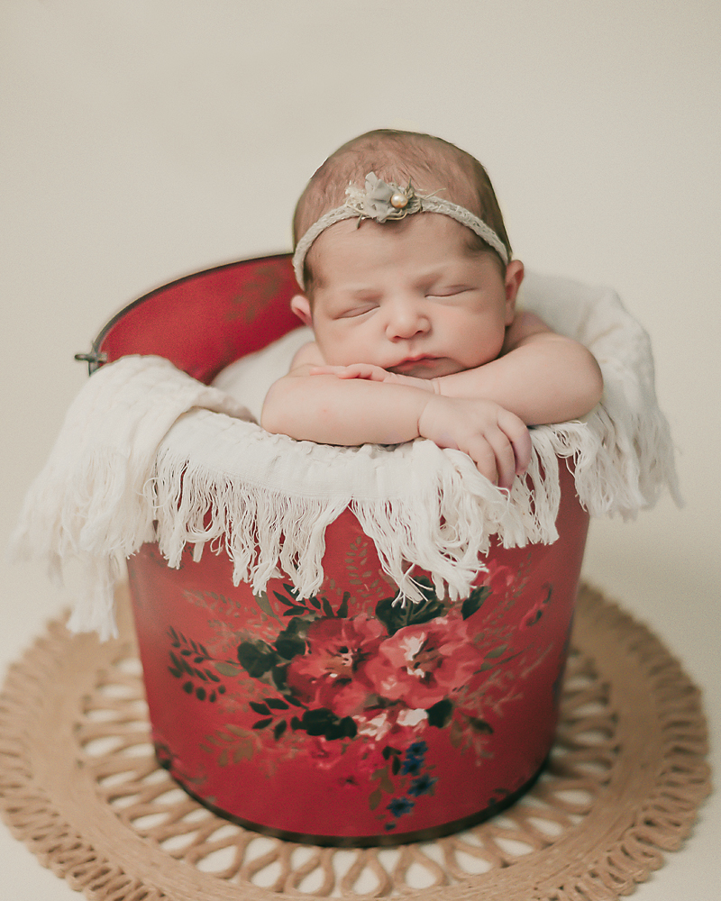 Newborn photography by Lisa Rowland in Studio