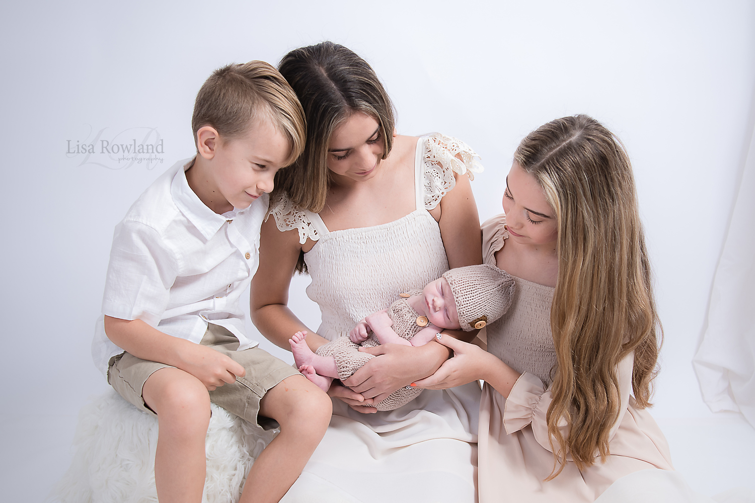 Newborn photography by Lisa Rowland at Perfect-Photos in Studio